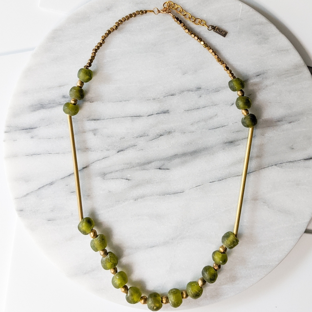 🦋LAST🦋 NWT Ink+Alloy Olive Glass and Brass Bar Necklace